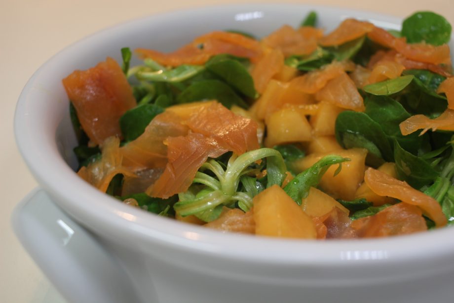 Salade de mâche, melon et saumon fumé mesdelices.fr