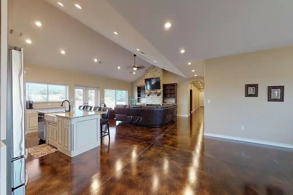 Big Spring, TX 20acres 4,000sqft 3bed 3bath barndo with gym