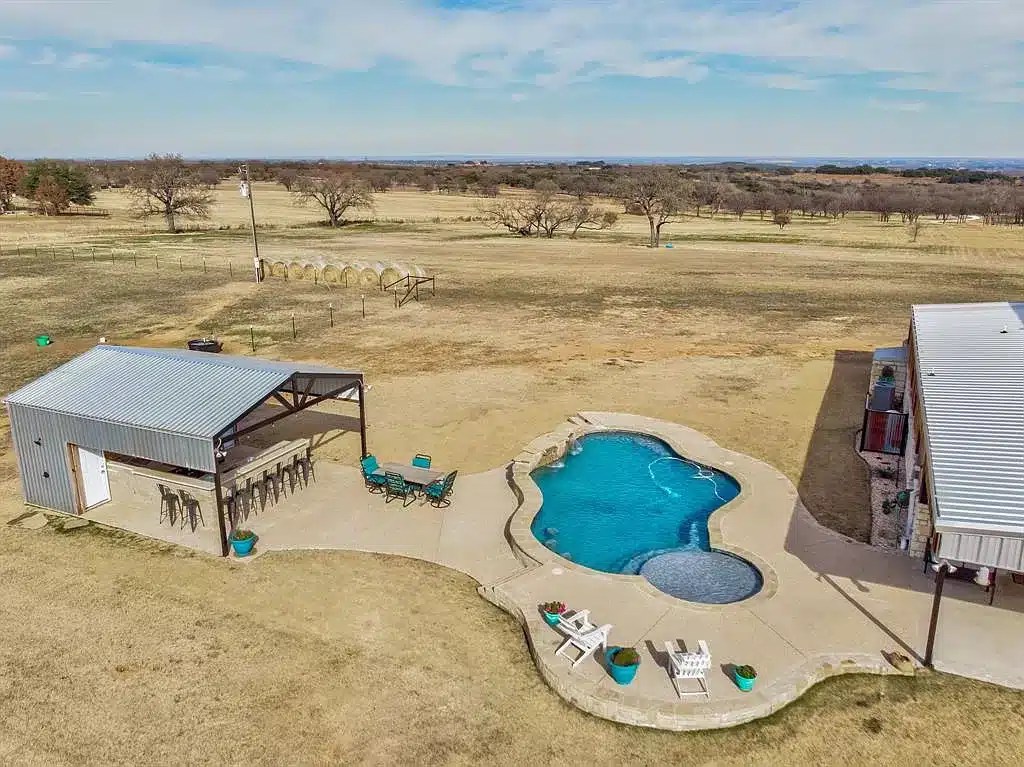 Tolar, TX 29acre 1,600sqft 3bed 2bath custom barndo