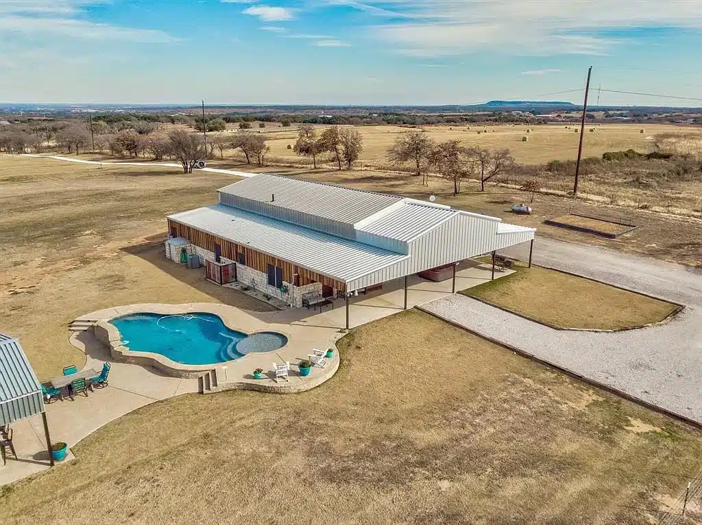 Tolar, TX 29acre 1,600sqft 3bed 2bath custom barndo