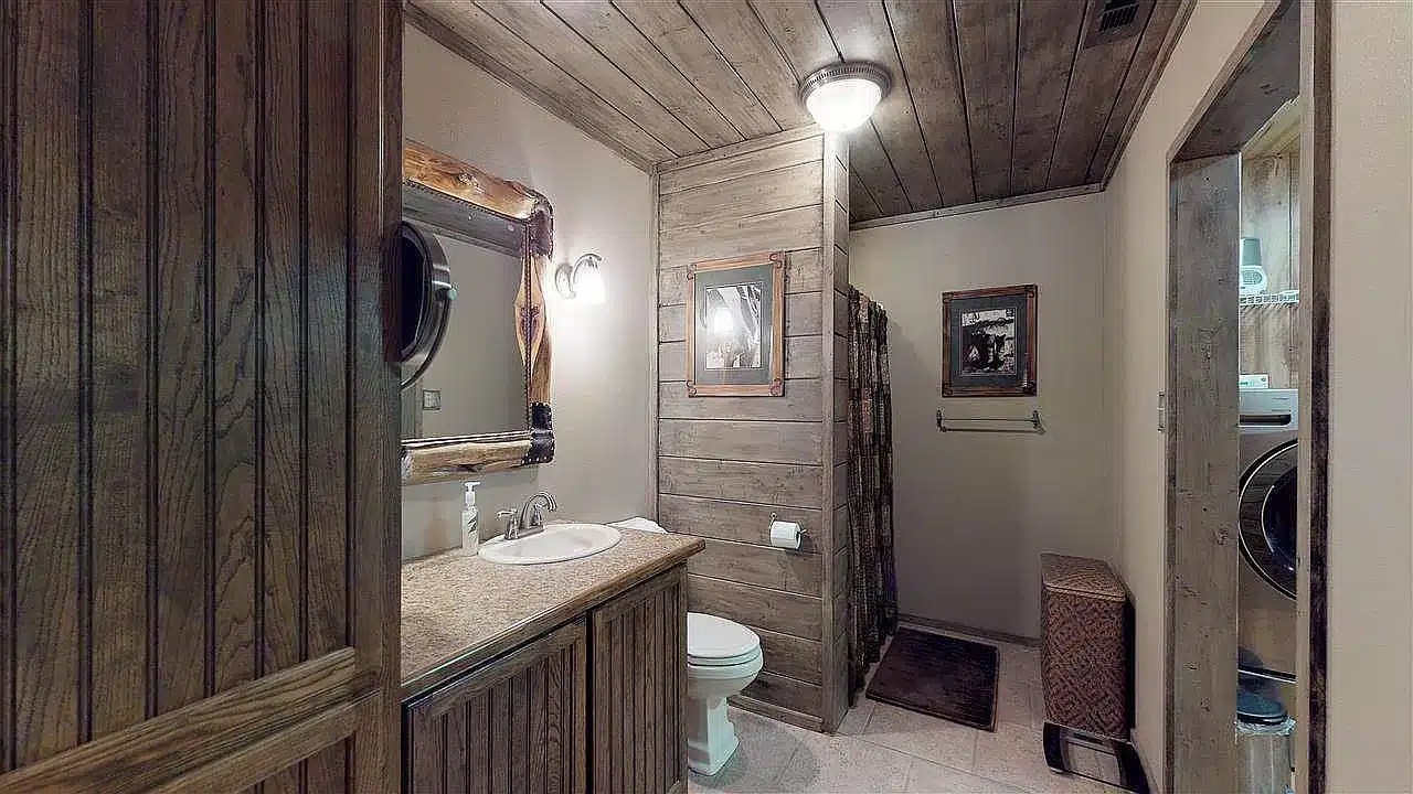 Bloomburg, TX 8acre, 3bed, 2bath, 1,600sqft rustic barndo