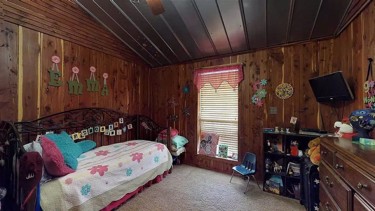 Bloomburg, TX 8acre, 3bed, 2bath, 1,600sqft rustic barndo