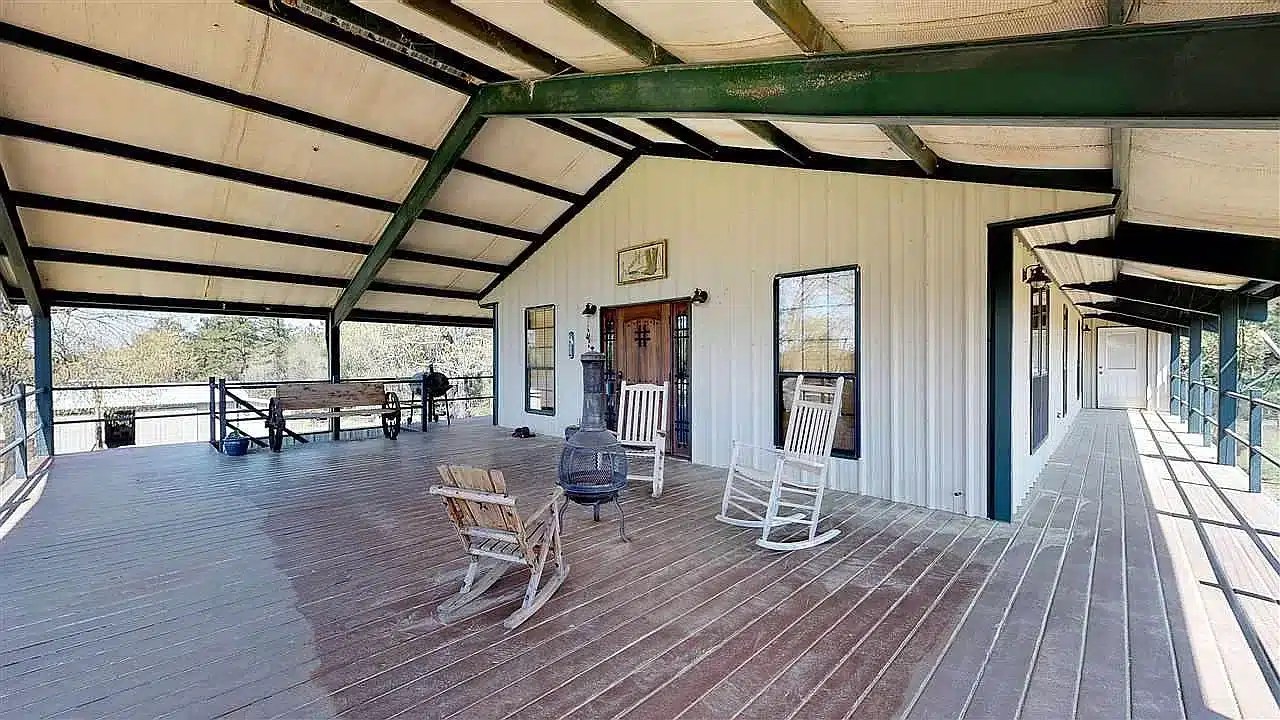 Bloomburg, TX 8acre, 3bed, 2bath, 1,600sqft rustic barndo
