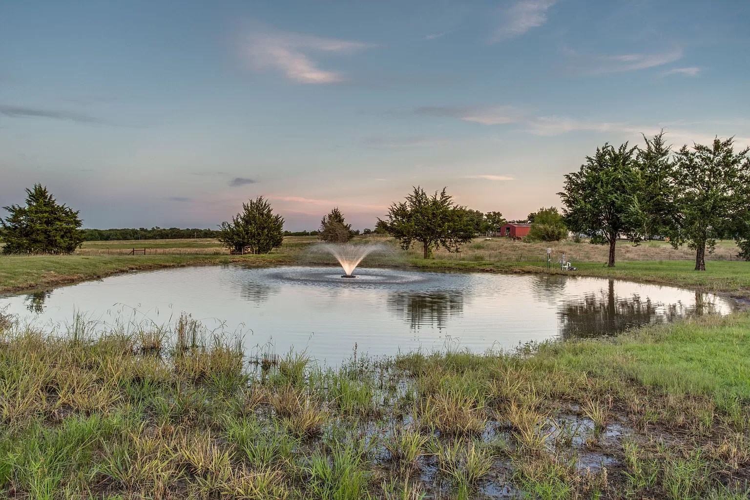 Chatfield, TX Spectacular Custom Barndo on 5.7 Acres