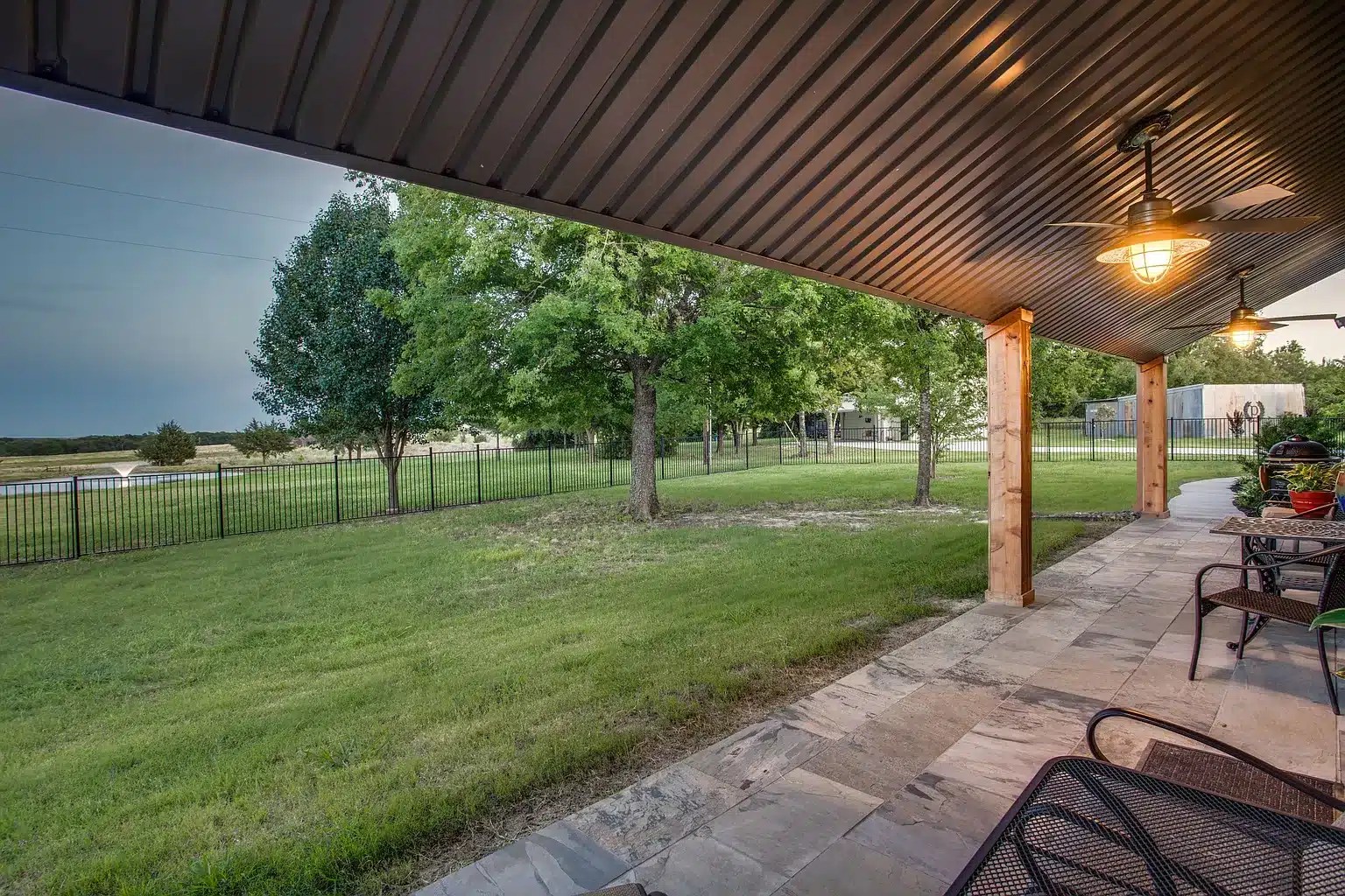 Chatfield, TX Spectacular Custom Barndo on 5.7 Acres