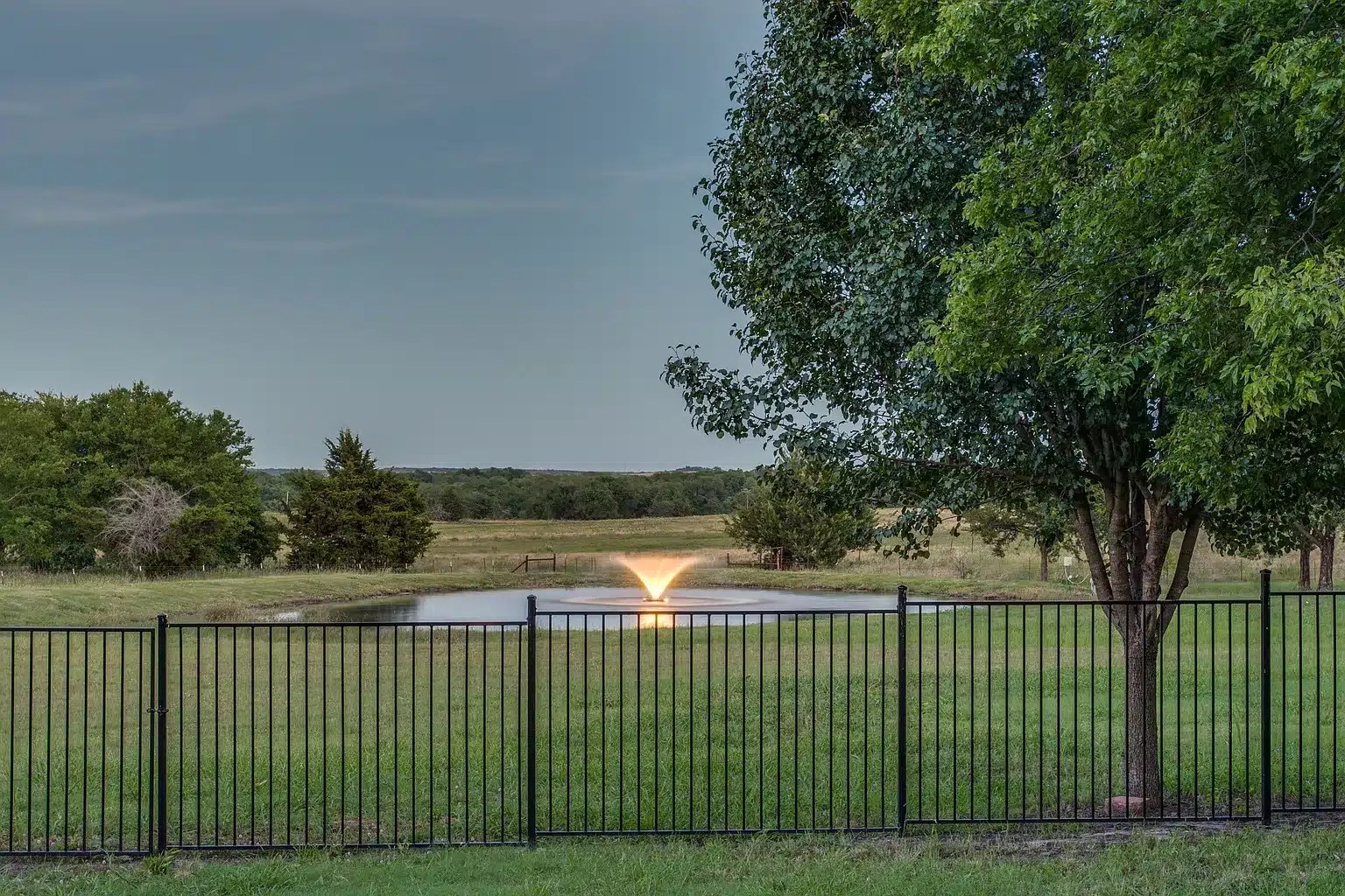 Chatfield, TX Spectacular Custom Barndo on 5.7 Acres