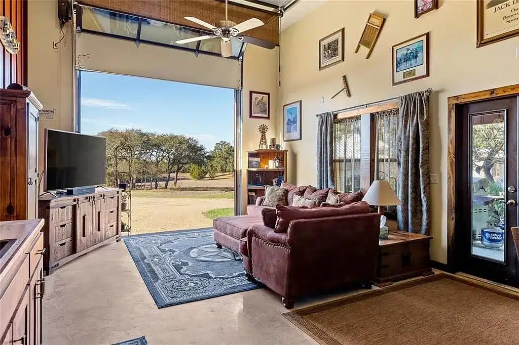 Wimberley, TX 5acre 1,175sqft 2bed 1bath Custom Barndo