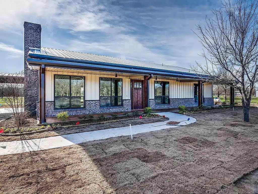 Ennis, TX Modern Steel Frame House With 8acres, 2400sqft 3bed 3bath