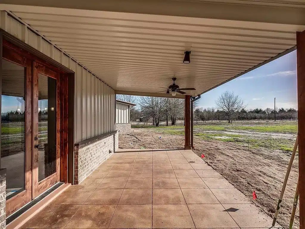Ennis, TX Modern Steel Frame House With 8acres, 2400sqft 3bed 3bath