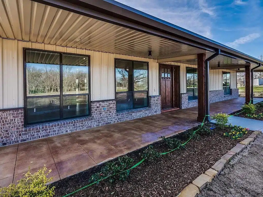 Ennis, TX Modern Steel Frame House With 8acres, 2400sqft 3bed 3bath