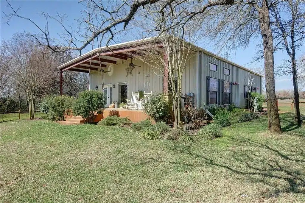 244 Henry Ln, Waelder, TX 78959