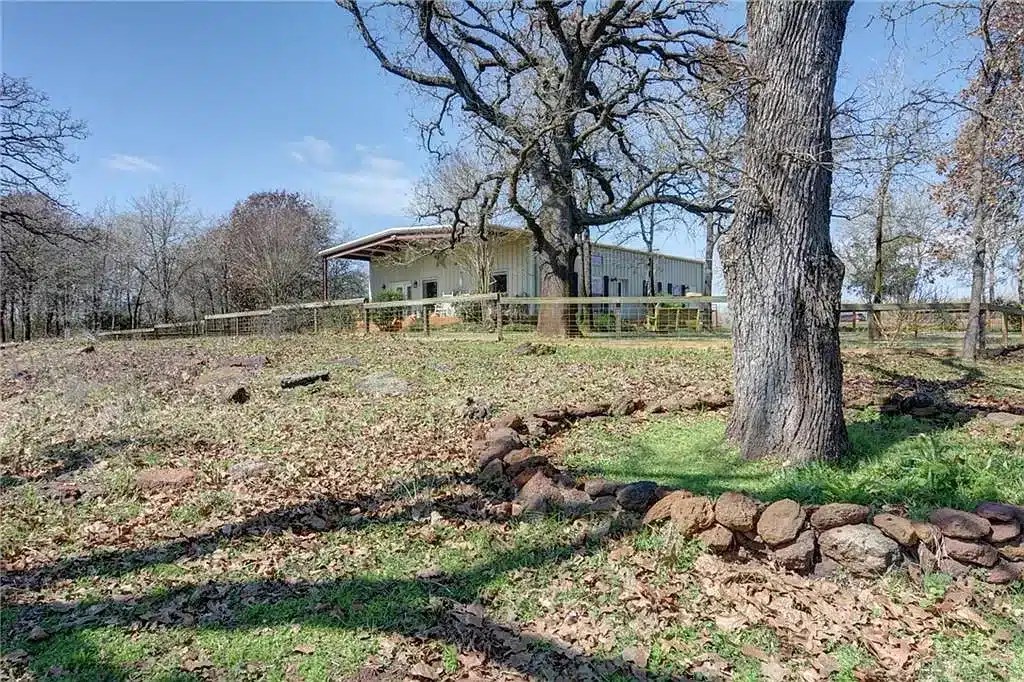 244 Henry Ln, Waelder, TX 78959