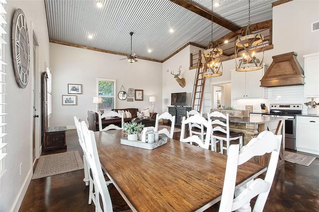 729 Fm 744, Malone, TX 76660