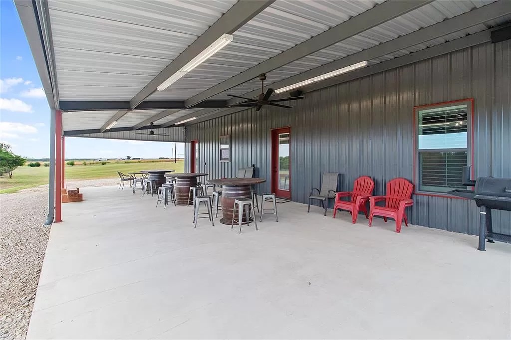 729 Fm 744, Malone, TX 76660