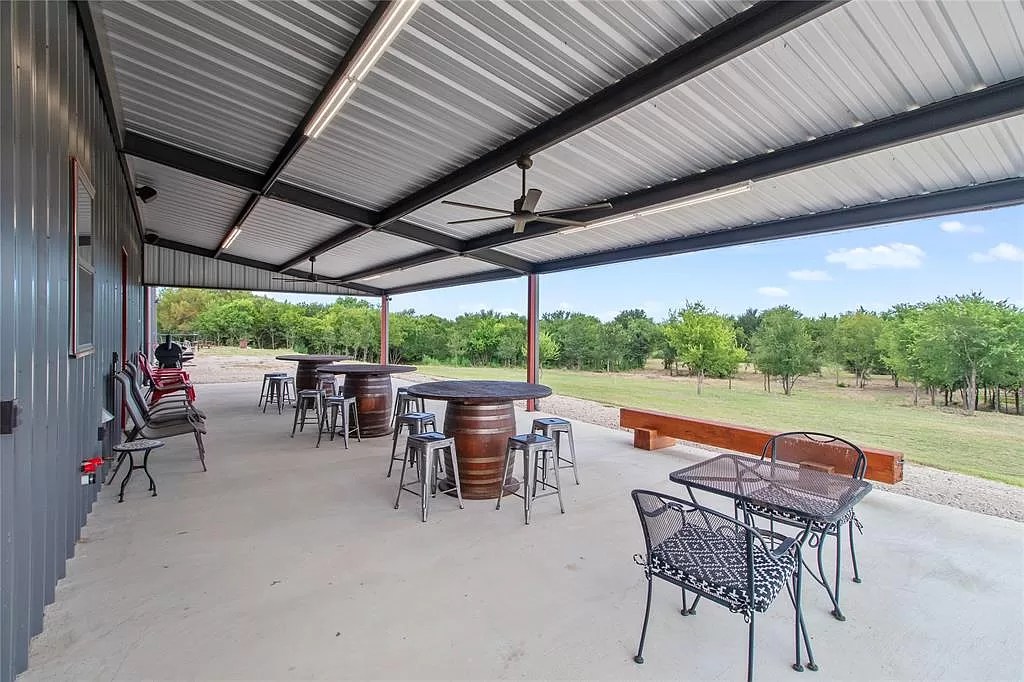 729 Fm 744, Malone, TX 76660