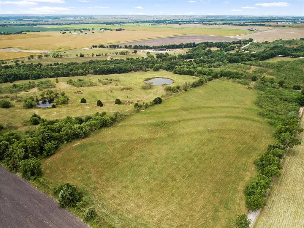 729 Fm 744, Malone, TX 76660