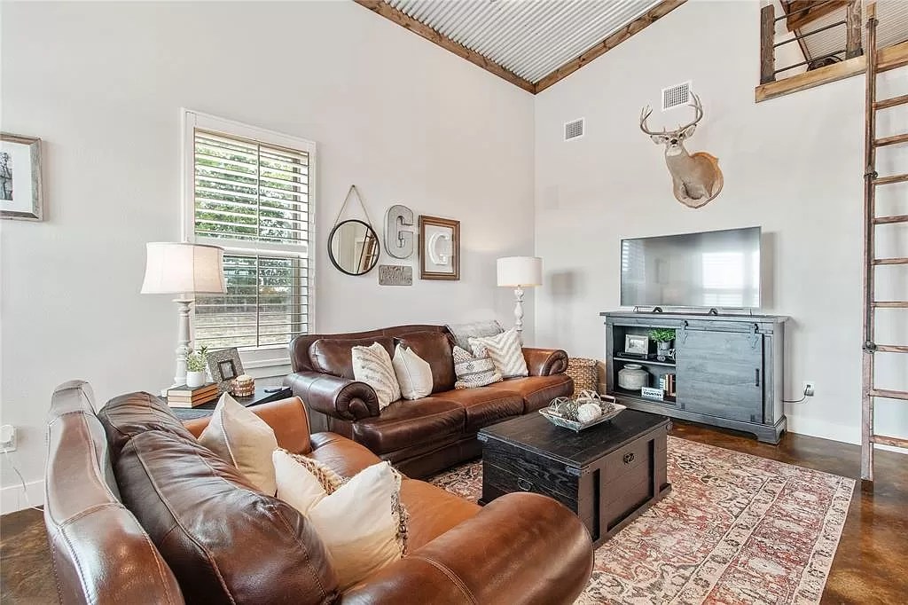 729 Fm 744, Malone, TX 76660