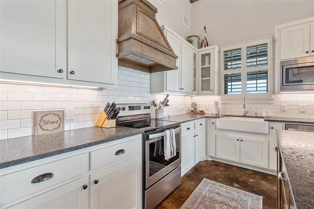 729 Fm 744, Malone, TX 76660