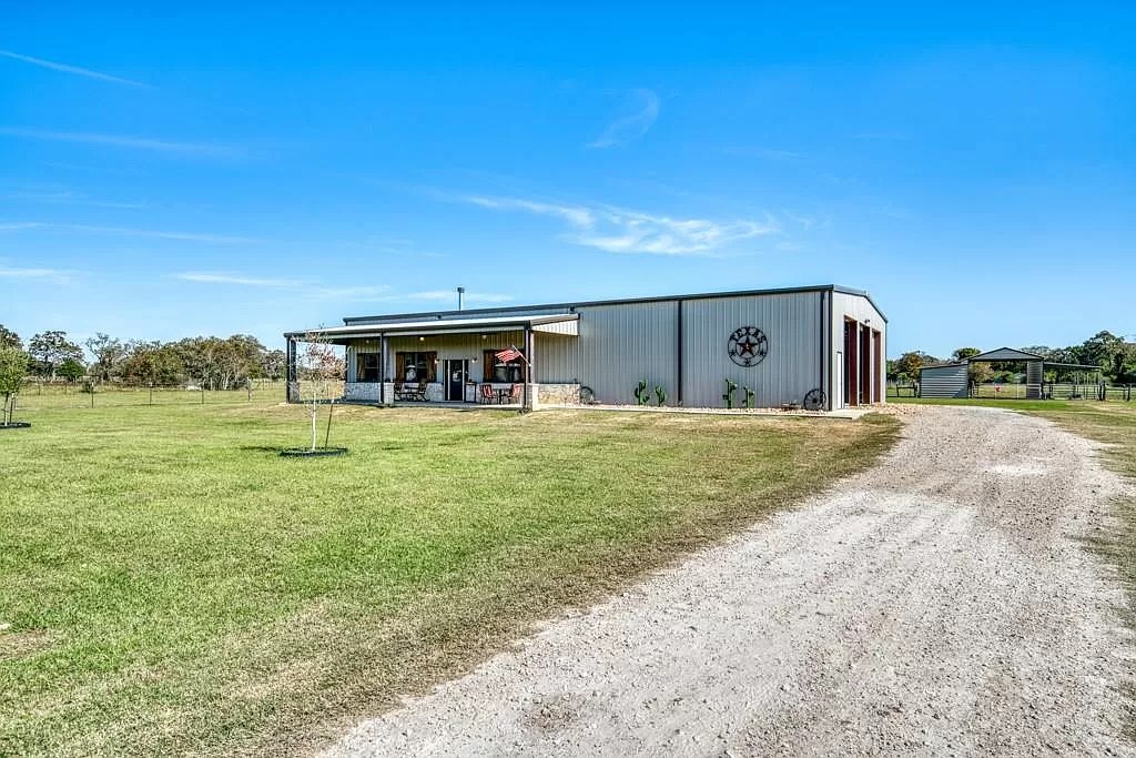 22273 Chapman Rd, Hempstead, TX 77445