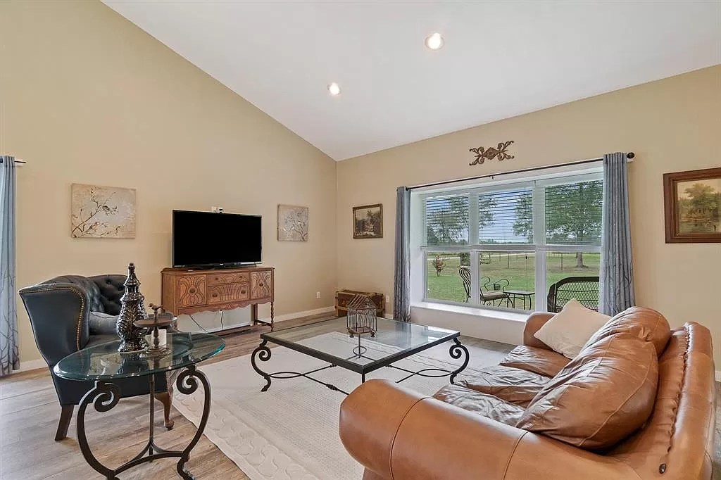 2314 Vz County Road 3812, Wills Point, TX 75169