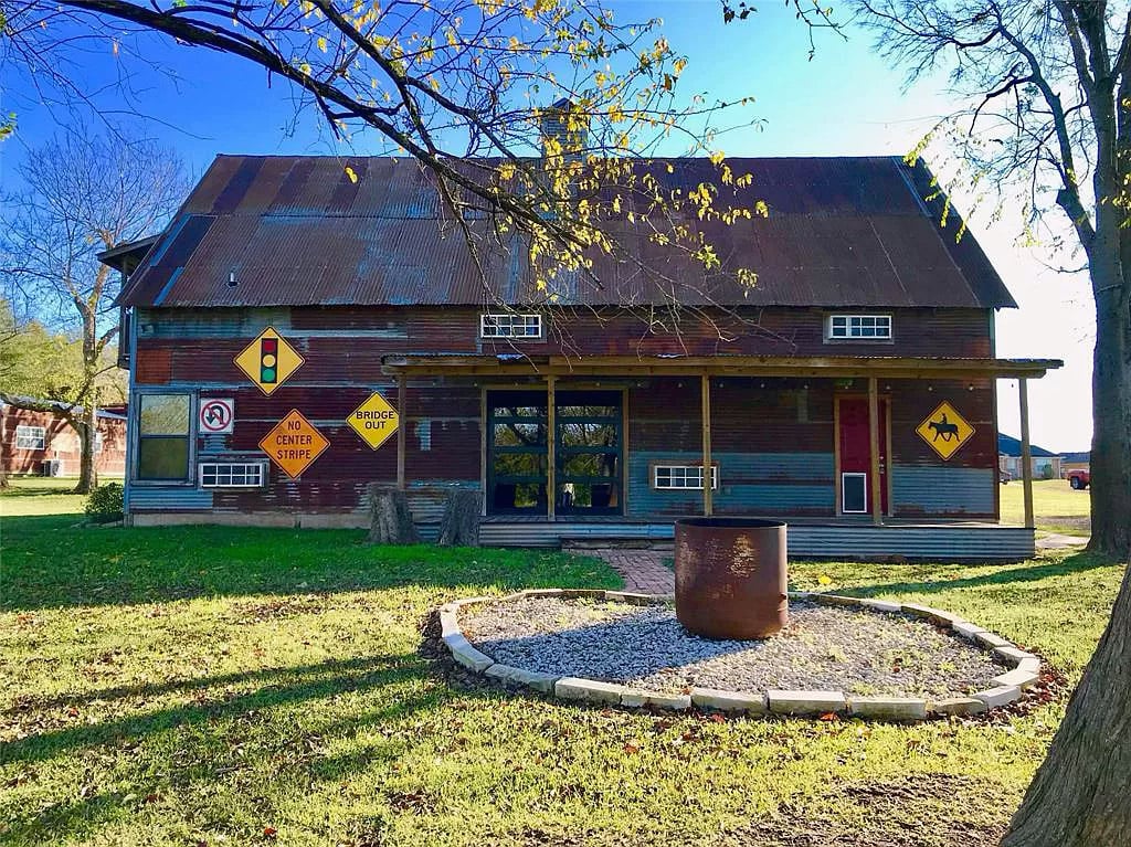 2115 Mangum St, Commerce, TX 75428