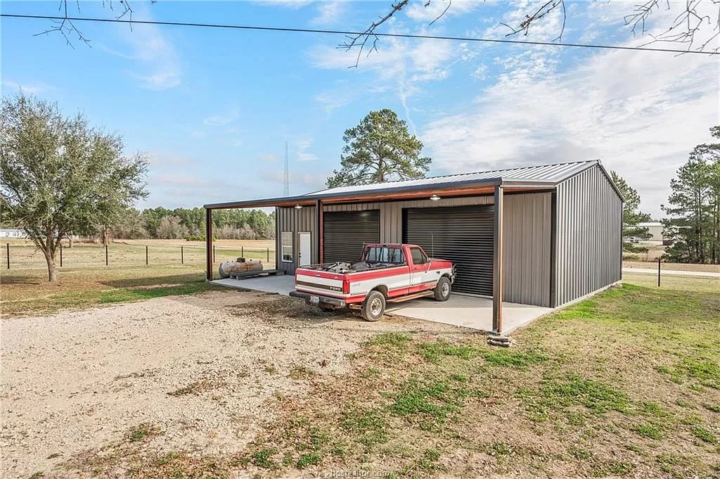 5907 County Road 247, Navasota, TX 77868