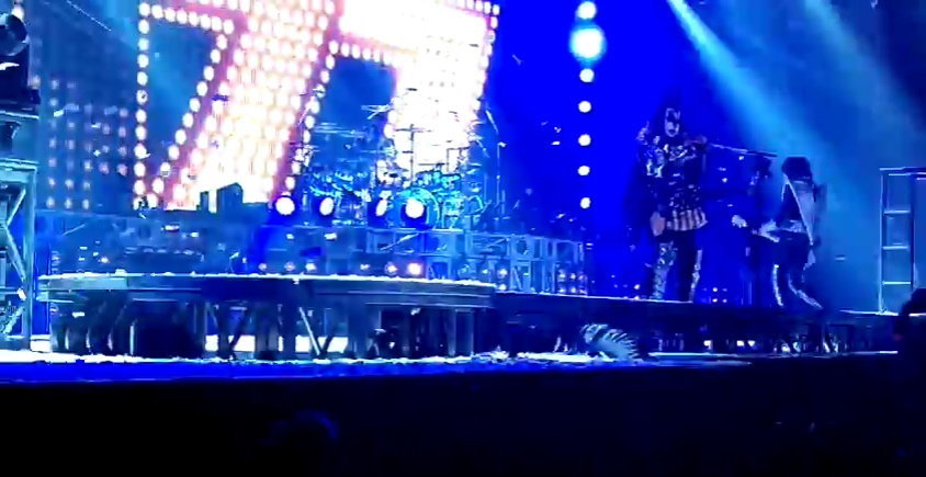 DOWN GOES FRAZIER … Gene Simmons takes hard fall at Kiss concert