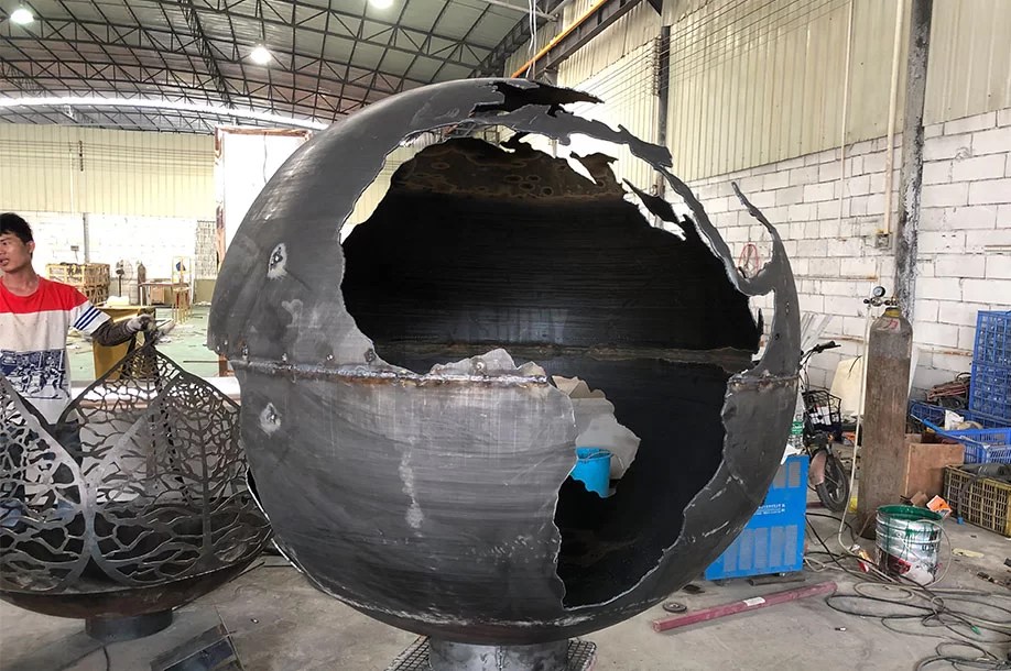 Third Rock Fire Pit Globe Fire pit Globe SHINY BALLS LTD