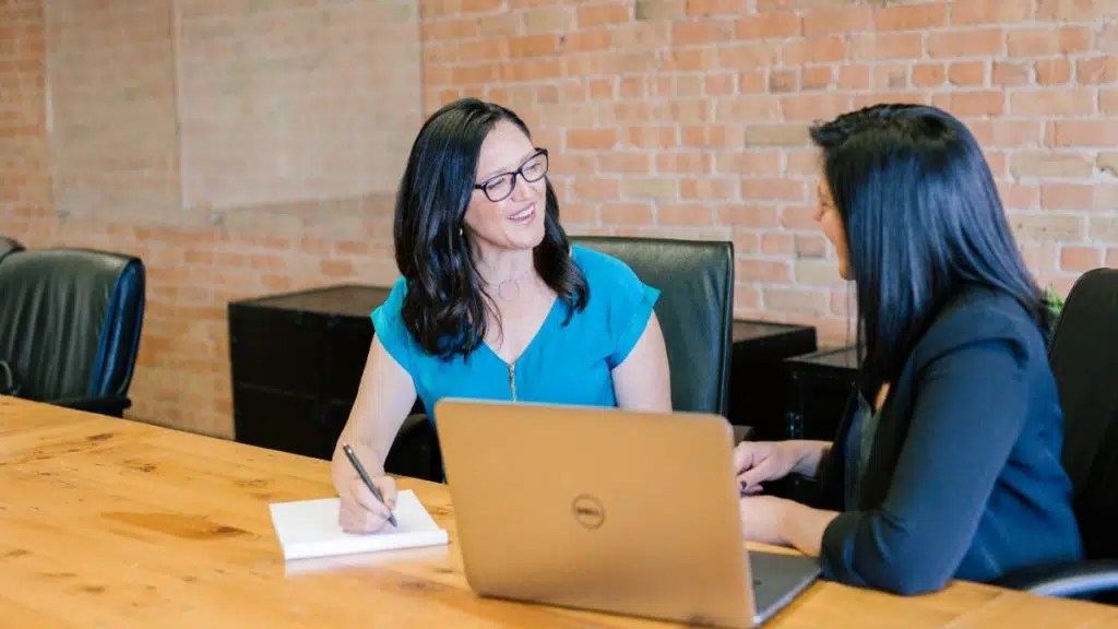 What Are the Reasons to Get an Internship in College?
