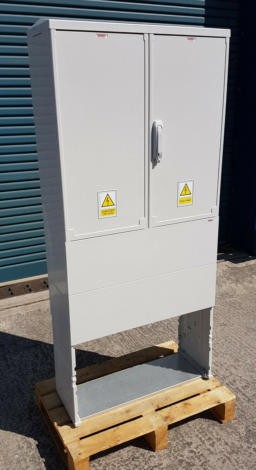 Free Standing Electric Meter Box GRP W 800 x H 800 x D 320