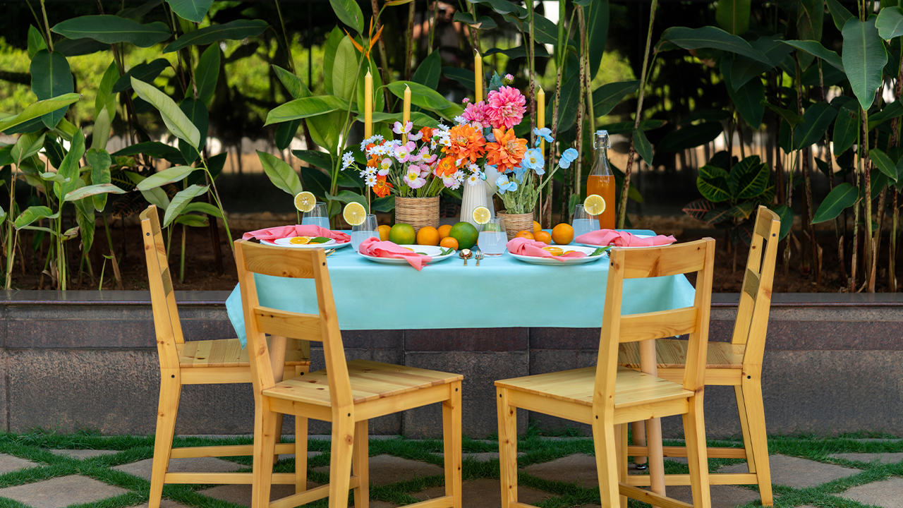 How to Choose the Right Dining Table Set for Small Spaces?