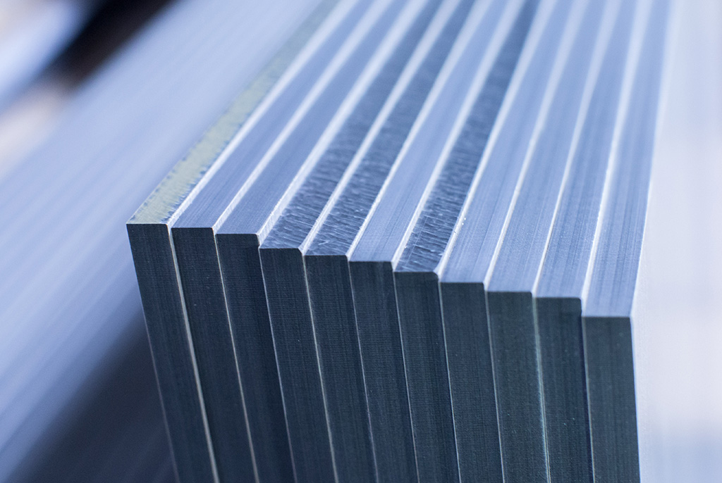 Solid Plastic (HDPE) vs. Phenolic Toilet Partitions Metpar