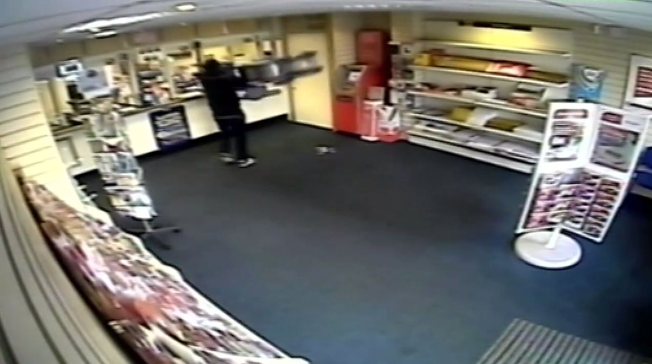 Video Desperate thief robs Oldham Road post office in Failsworth