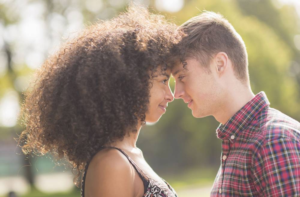 The 20 things teens born in the 90s did in relationships that make us