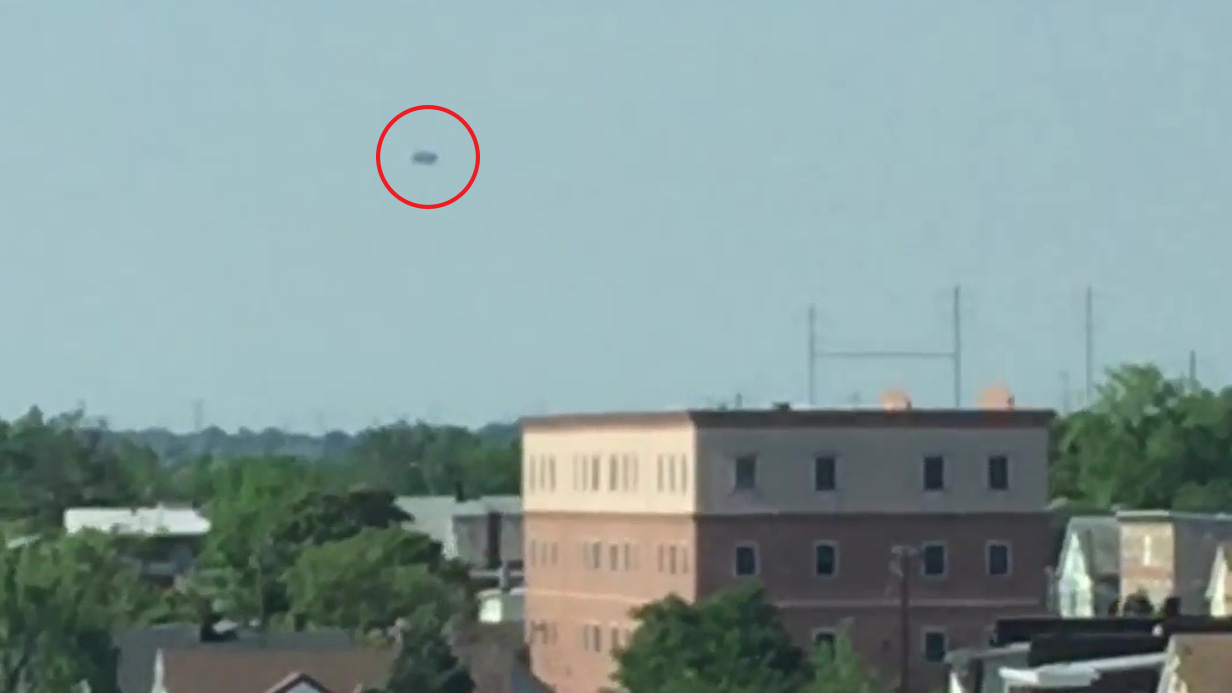 Massive ‘Independence Day’ UFO looms over New York Metro News