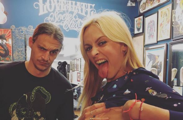 Fearne Cotton just got the coolest David Bowie tribute tattoo for her