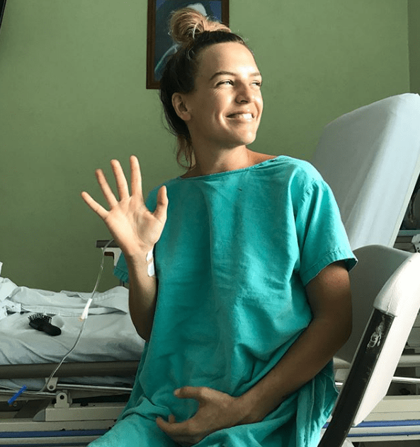 Woman shares candid photos of her ectopic pregnancy scars to support