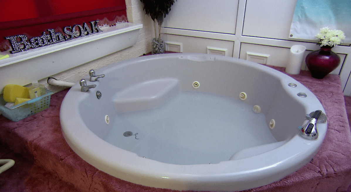 Come Dine With Me contestants stumble across sex bath in kinky host's