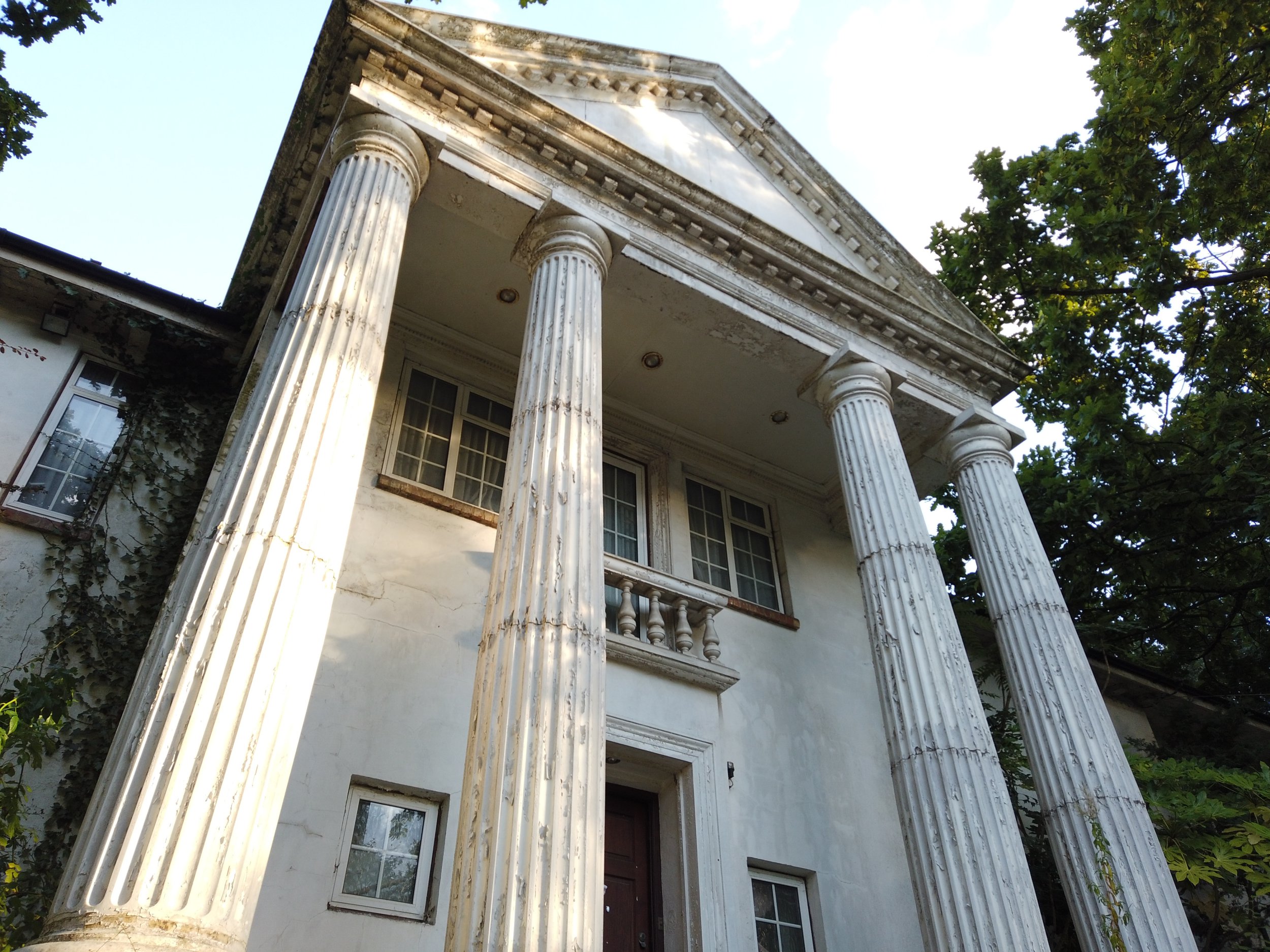Inside the decaying mansions abandoned in UK's most expensive wasteland ...