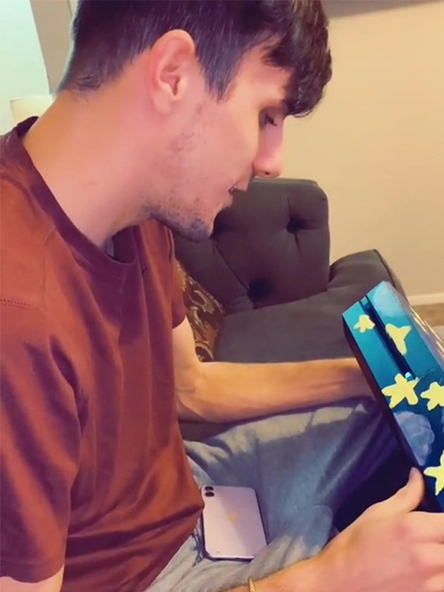 Woman paints boyfriend's Xbox as a Valentine's Day 'present' Metro News