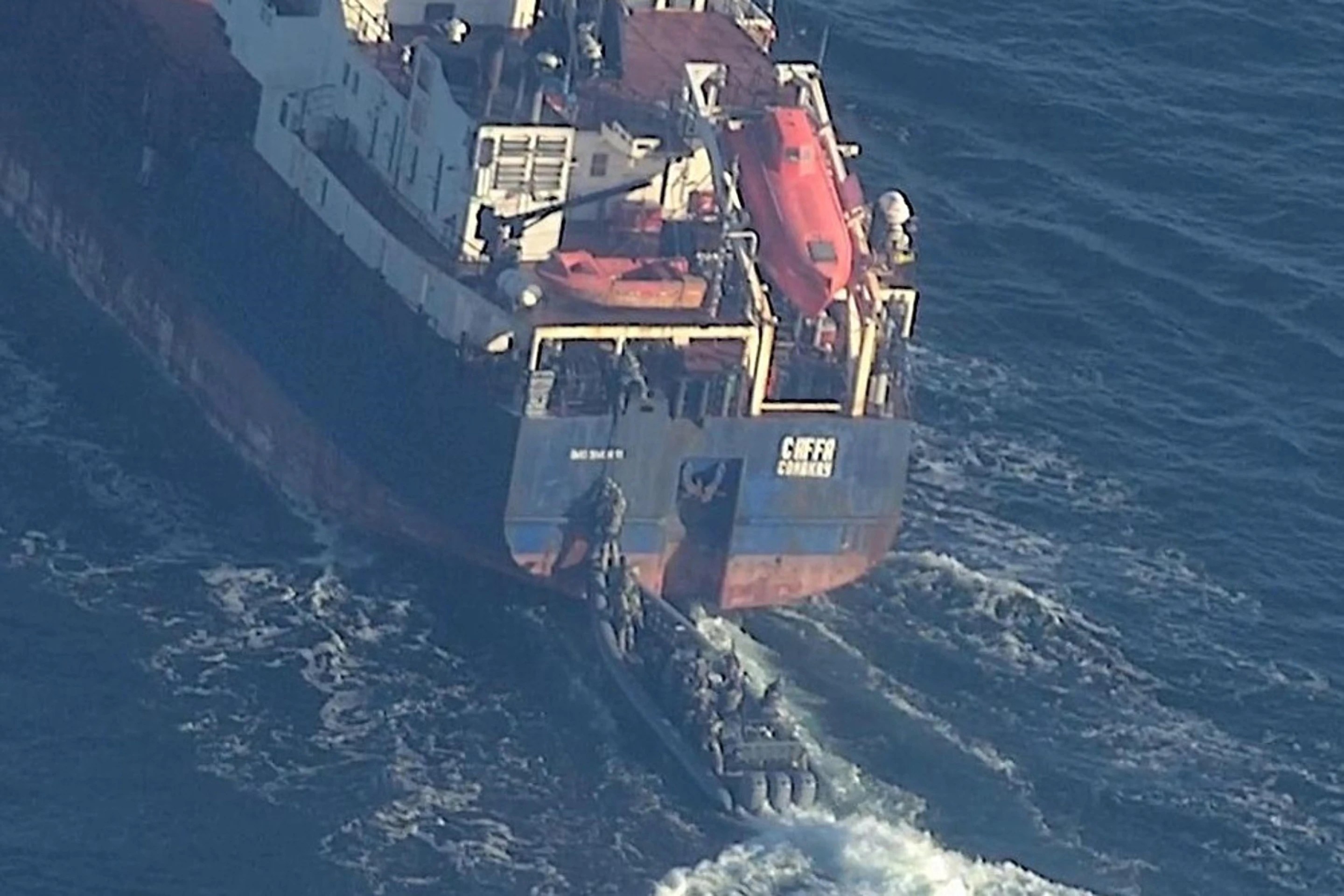 Navio da guarda costeira temia parte da ‘frota sombra da Rússia’ por causa de grãos roubados | Notícias do mundo