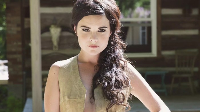 Whitney Rose (RHOSLC) - Bio, Net Worth, Age, Career, Relationship Status Whitney rose net worth 2023