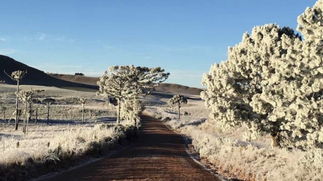 A estação automática do instituto nacional de meteorologia na barra do chuí, em santa vitória do palmar, registrava às 15h uma temperatura de 15,7ºc e com. Meio Rio Grande do Sul abaixo de zero tem -6°C - MetSul ...