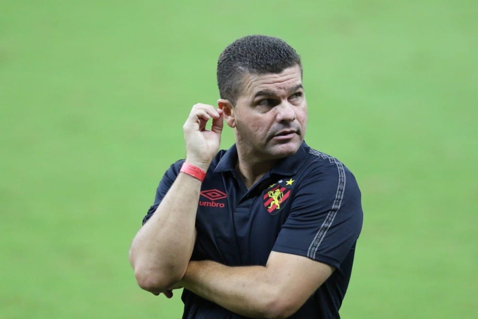 Umberto Louzer confirma a escalação do Sport com novidades para encarar