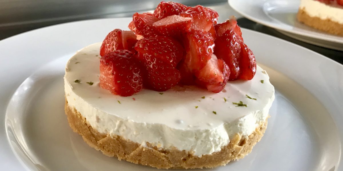 Taart Met Creme Fraiche Vulling Crème fraiche cheesecake met aardbeien Mevrouw de Vries