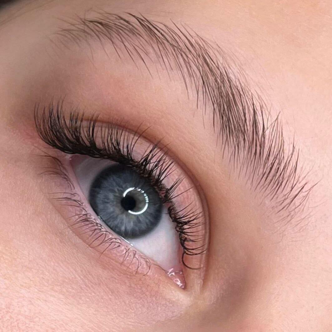 How Long Do Eyelash Extensions Last? Extending the Lifespan of Your