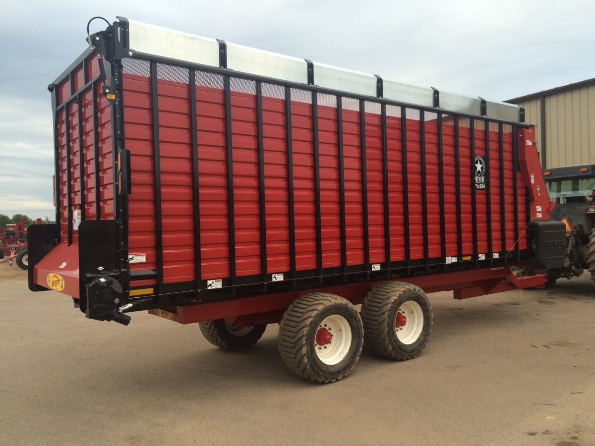 RTX200 Front & Rear Unload Forage Box Meyer Manufacturing Corporation
