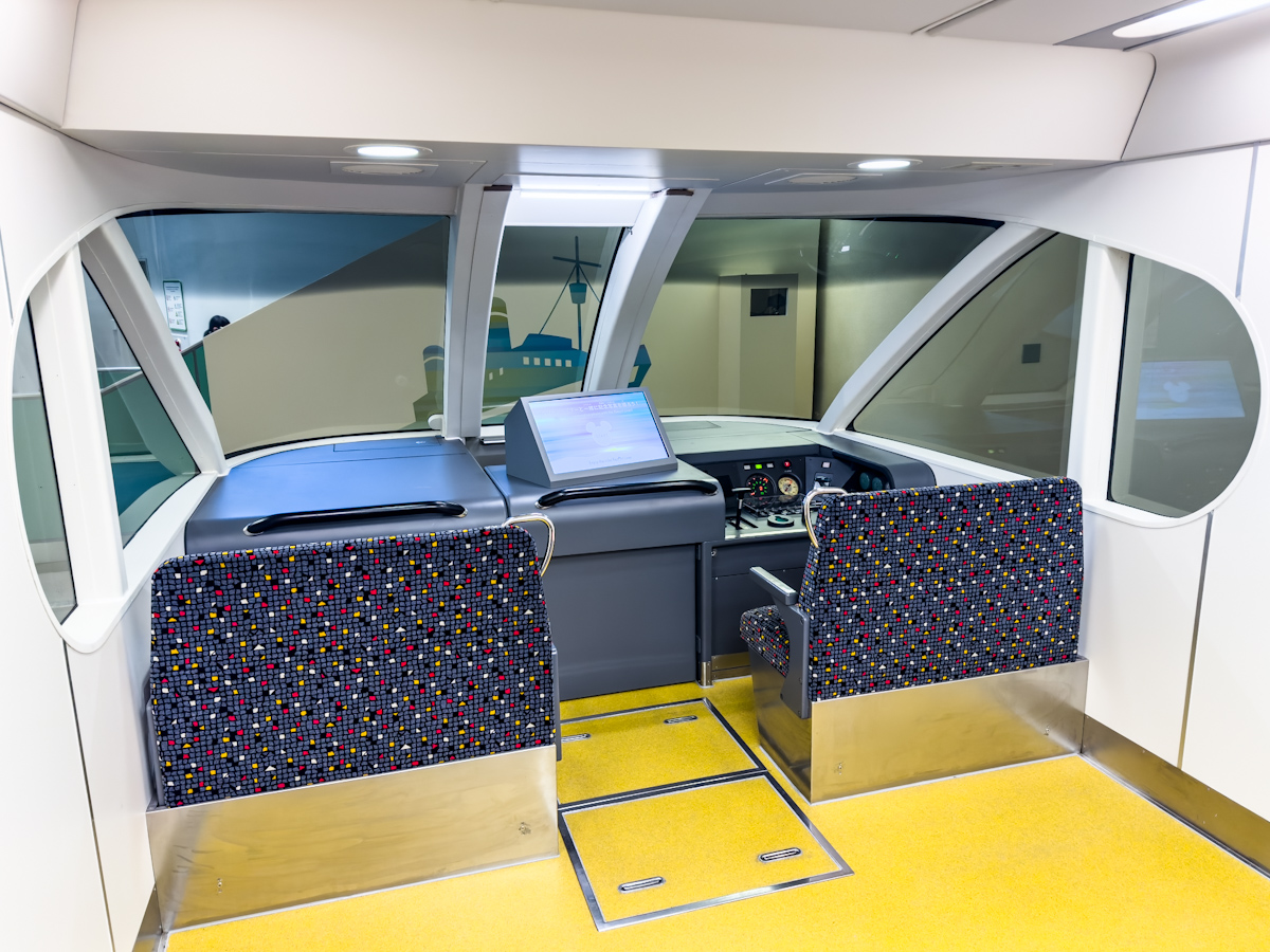 本物のリゾートライナーの展示、運転席での特別体験も！ディズニーリゾートライン「Enjoy the ride! Resort Liner」