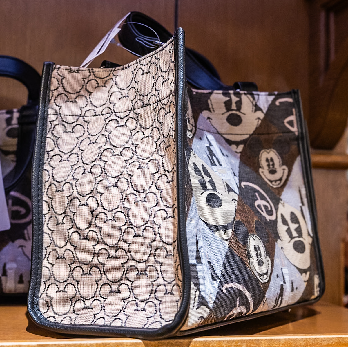 ミッキー＆シンデレラ城デザイン！東京ディズニーランド ジャガード織りトートバッグ