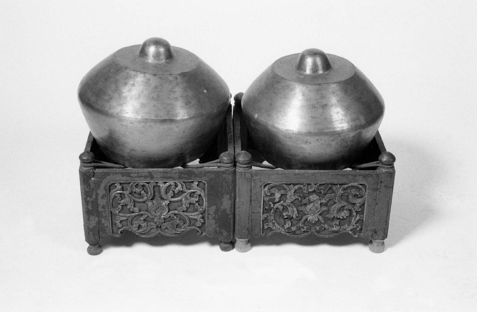 Kettlegongs (kenong) Museum of Fine Arts, Boston